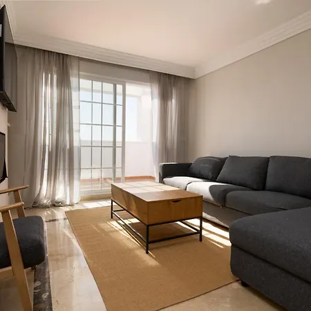 Lomas De Rio Real * マルベーリャ